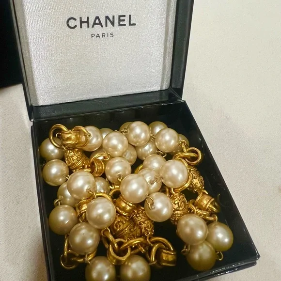 Rare💎✨Chanel Vintage 24K Gold Plated and White Pearl long necklace Necklace - Picture 6 of 10